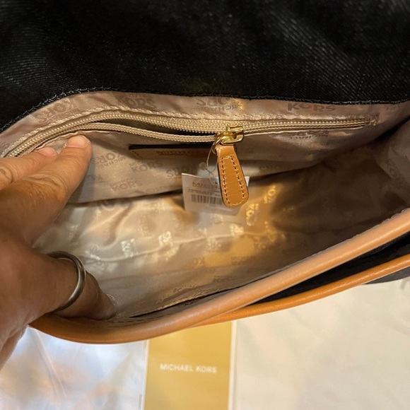 Michael Kors saddle bag - Picture 6 of 11